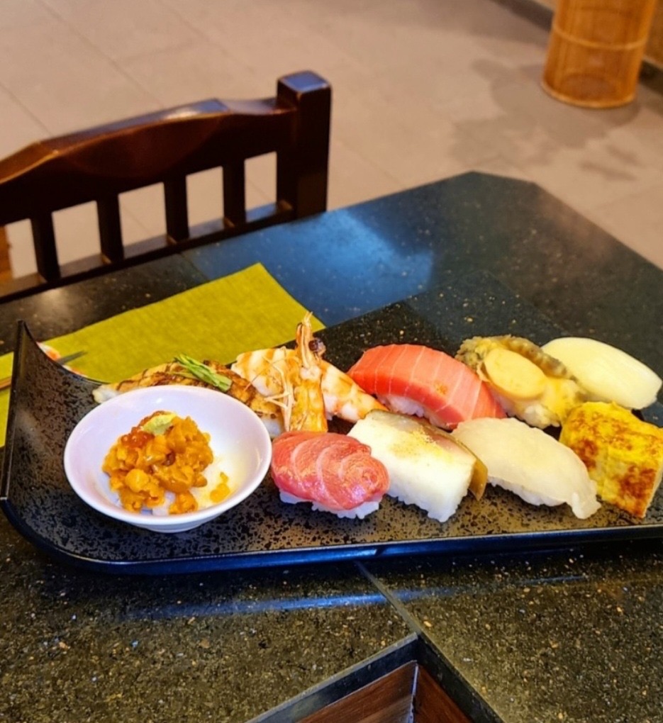 Yoshinosushi omakase counter in Seomyeon with seasonal fish
