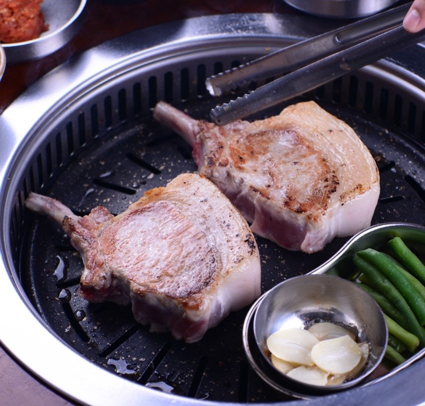 Goldpork dining room near Deoksugung with hearty stews