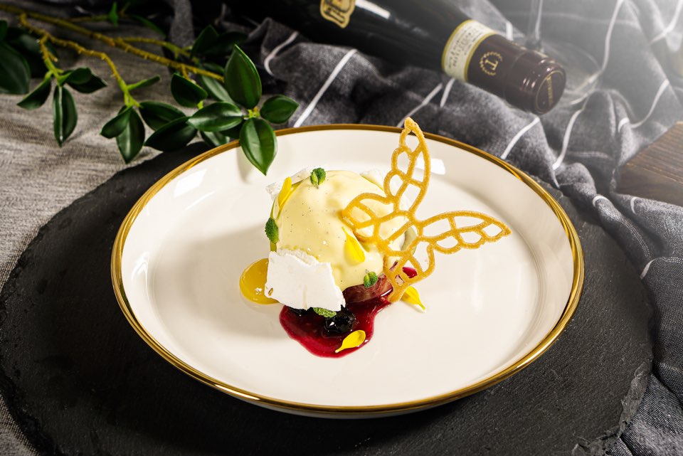 Noi意大利套餐：白肉ragù意面与精致摆盘的西冷牛排