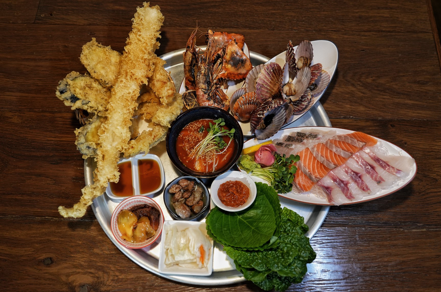 Italian Raw Fish House カジュアルな居酒屋の刺身皿