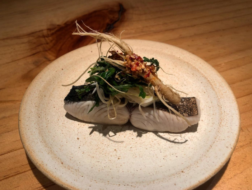 TTHBar亲密12座吧台与精致小份