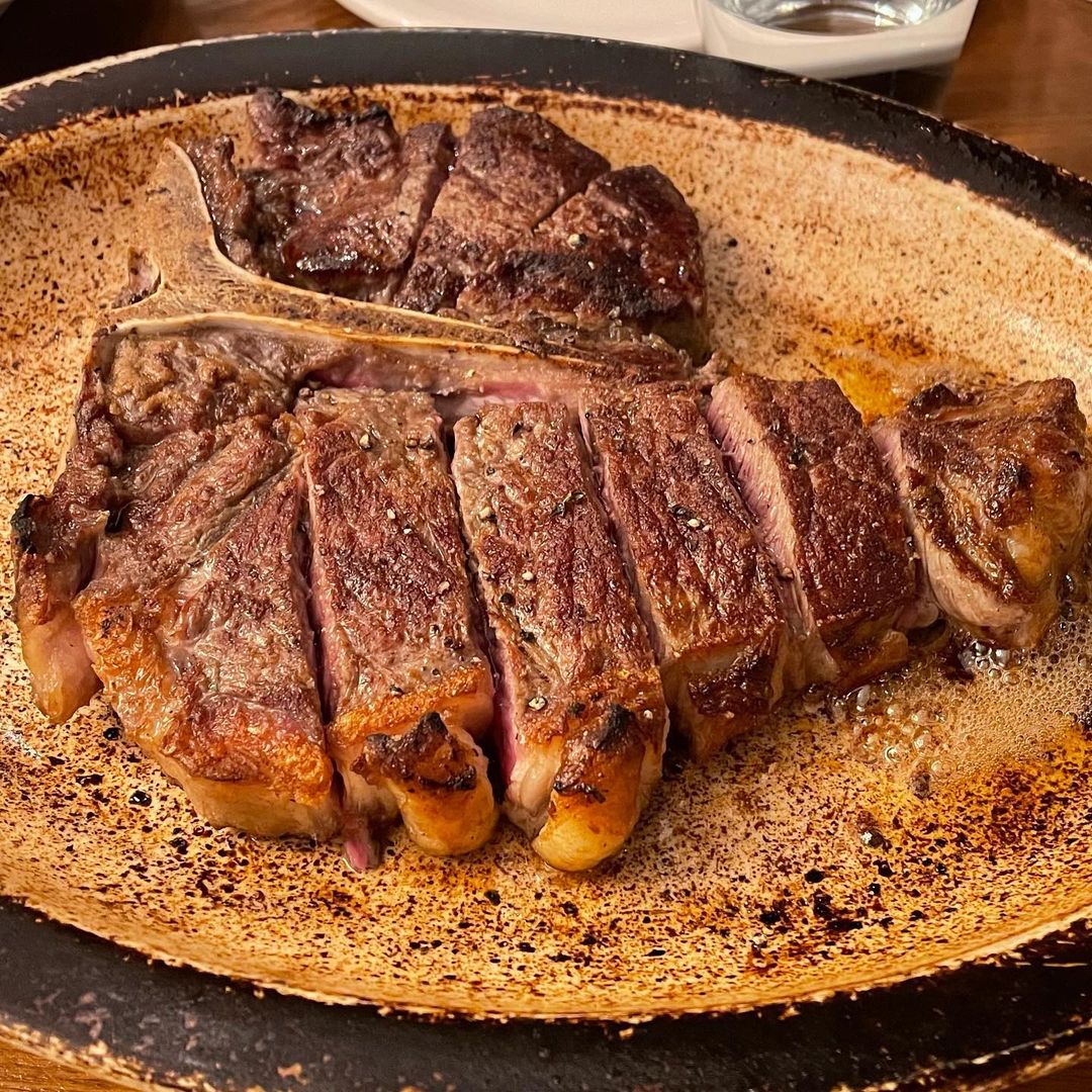 VANGUNDY Steak House sizzling steak in Seorae Village