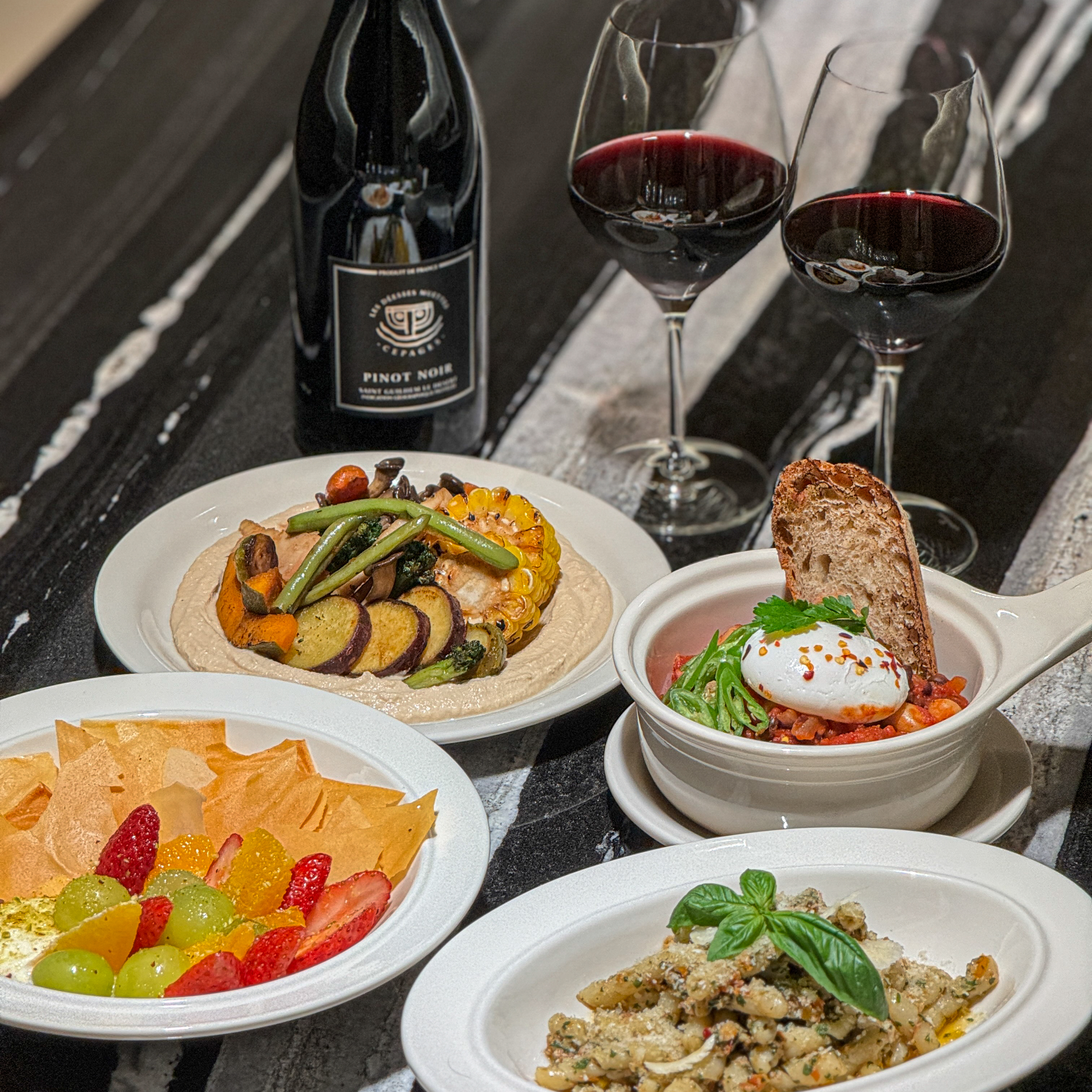 Far Niente Sinsa Garosu-gil cozy wine bar interior