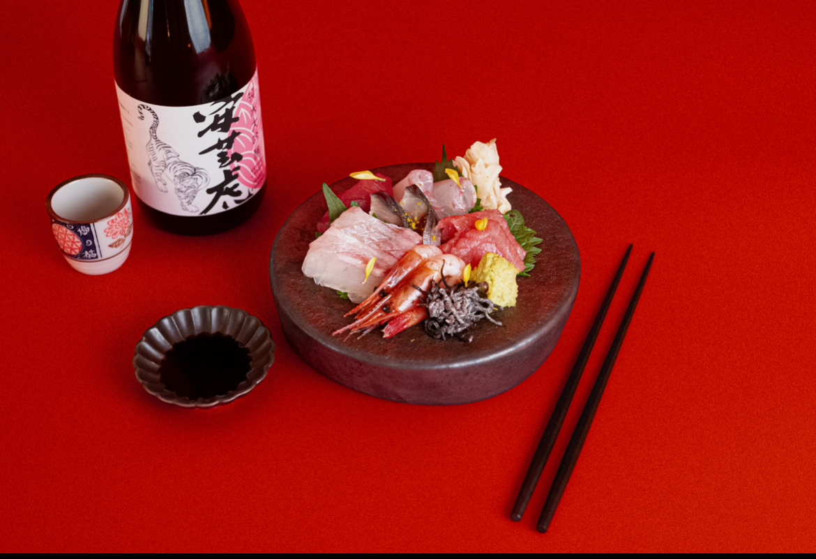 Kintola居酒屋位于金湖市场内的菜品