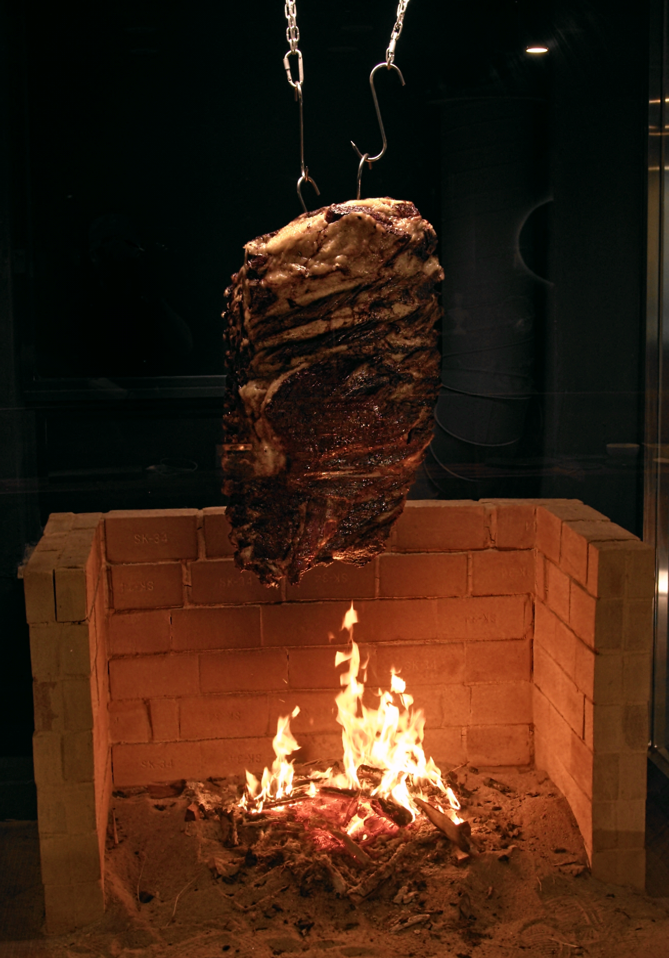Hwaya Asado Omakase碳炭上烤整塊牛肋排