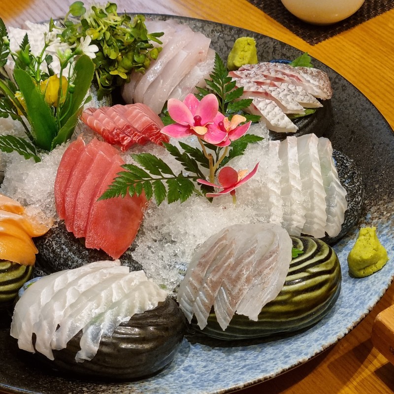 Nojomi生鱼片与寿司拼盘，适合私人聚会环境