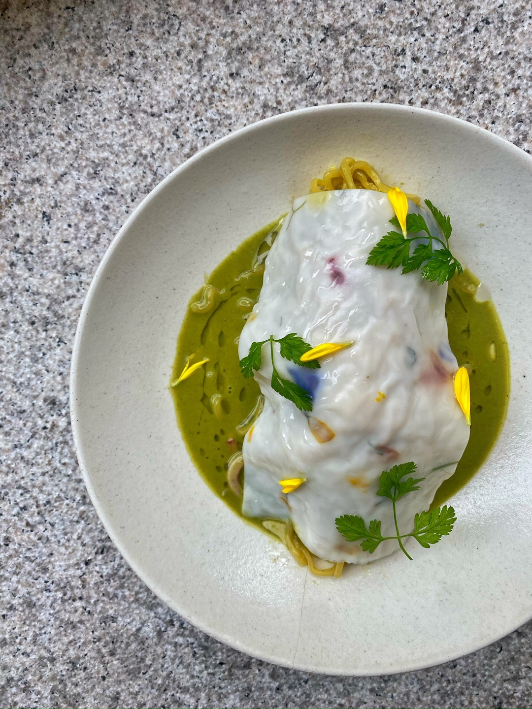 Deepin Oksu 新鮮なパスタとオープンキッチンの光