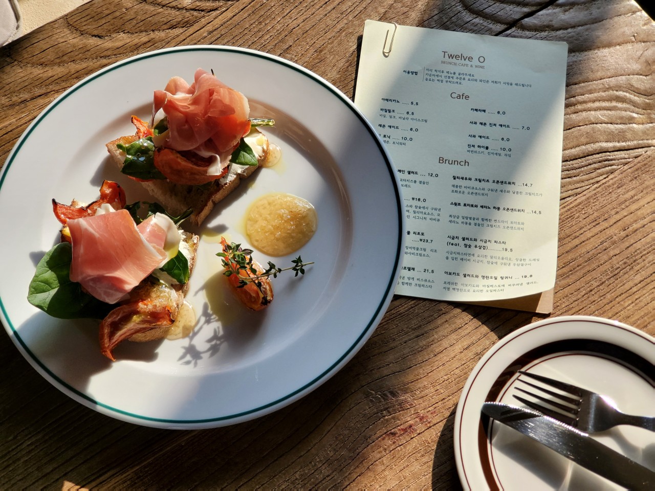 Twelve O—歐式早午餐咖啡館，夜間葡萄酒吧