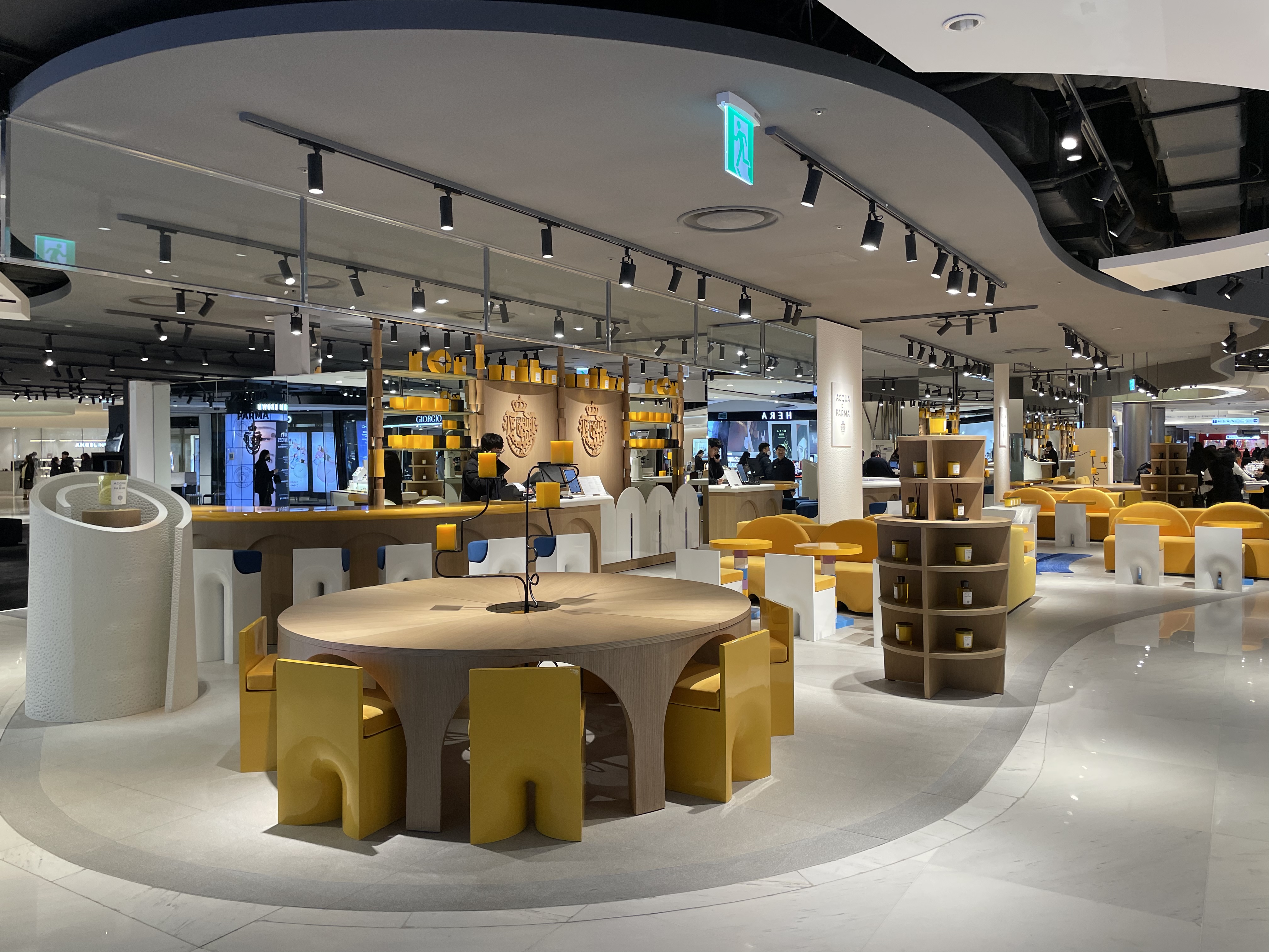 Acqua di Parma Yellow Cafe 乐天世界商场内部梅菲斯风格设计