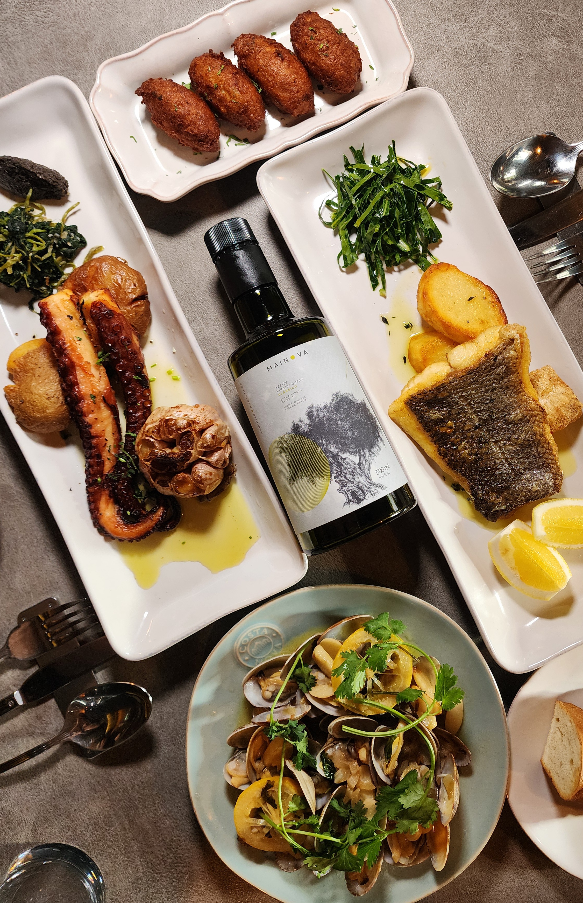 南山ワイナリーのテラス、ポルトガル料理とワイン