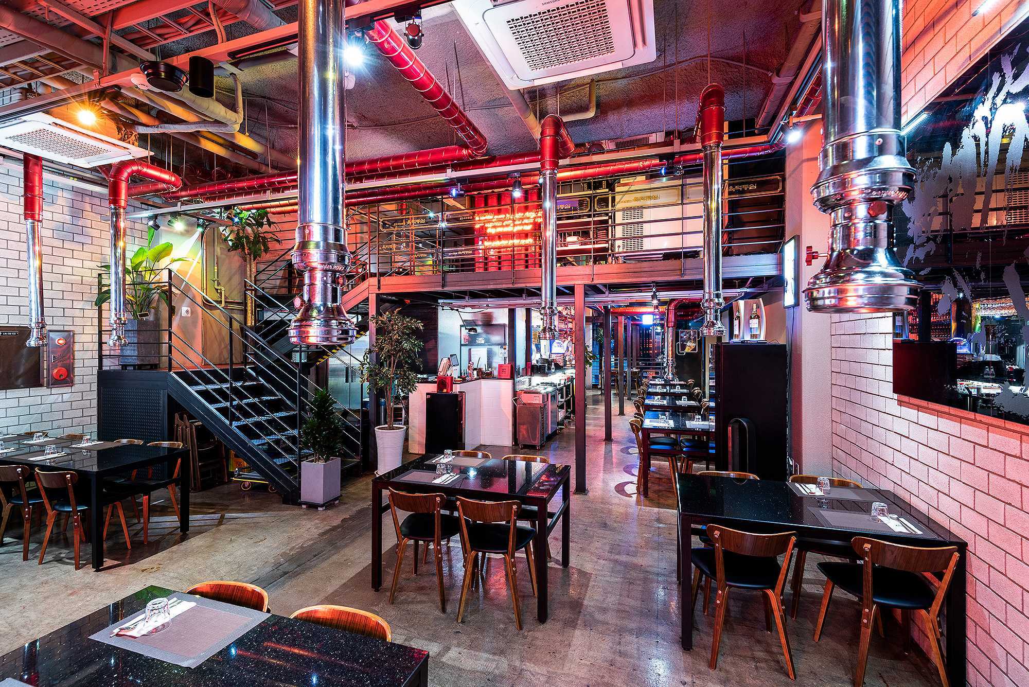 Yukduk Deugshim premium Hanwoo grilled by servers