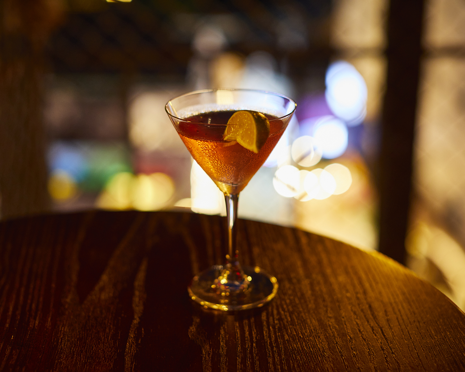 鍾路の韓屋屋根を見渡すSaeseoulの屋上