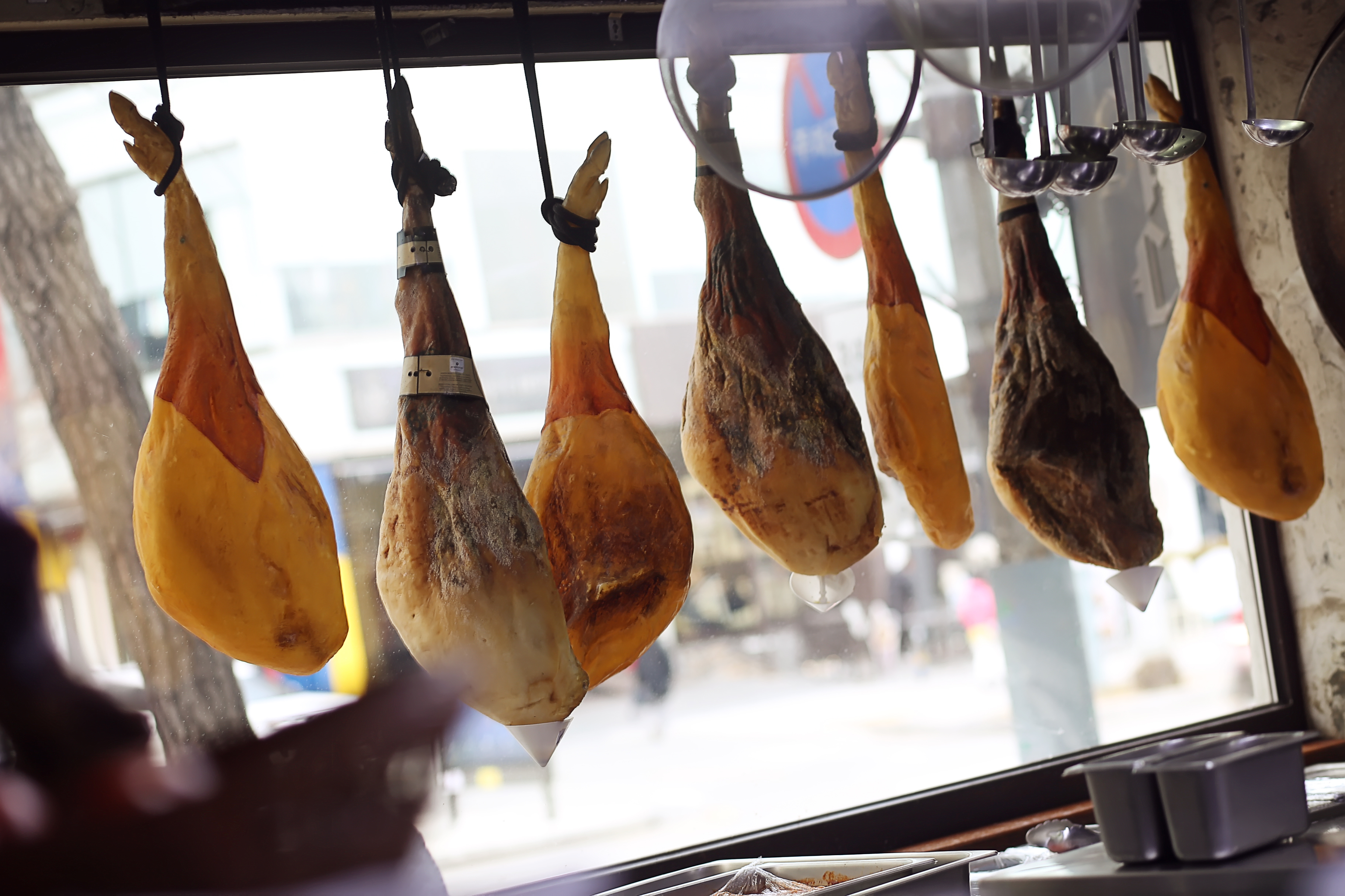 Spain Club 海鮮飯與塔帕斯拼盤，搭配桑格利亞