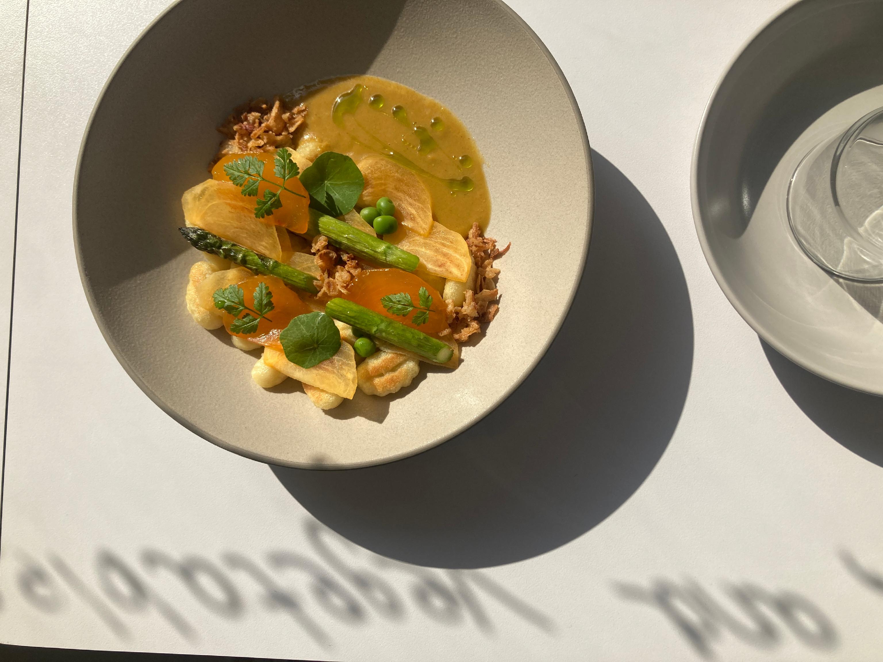 pinch brunch bar plant-based brunch with sourdough and hummus