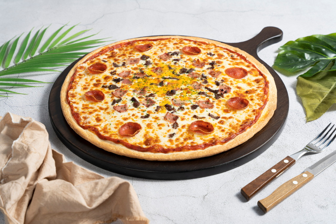 The Ordinary soup トッピングたっぷりのピザとバーの雰囲気