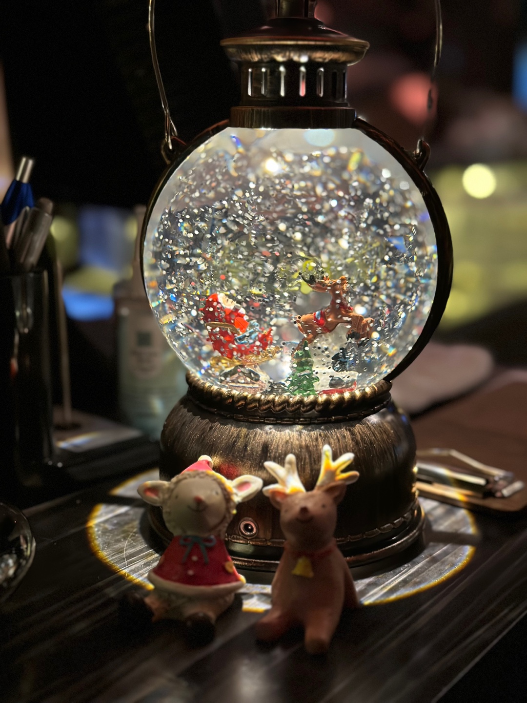 D. cruise威士忌酒吧配牛排，位于狎鸥亭