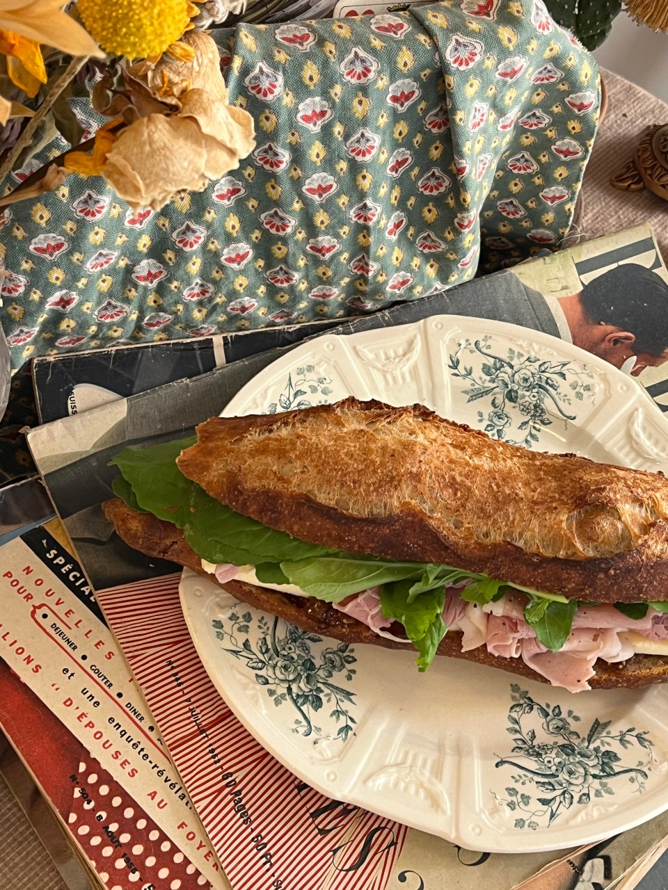 Noisette Seoul fresh-baked baguette sandwiches and brunch