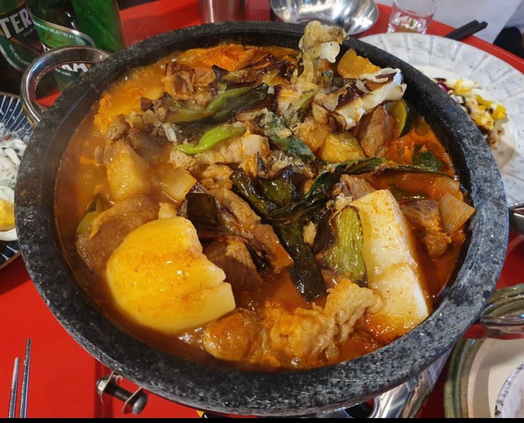 乙支路のゴシン ゴチュジャンチゲ グツグツ煮えたぎる鍋