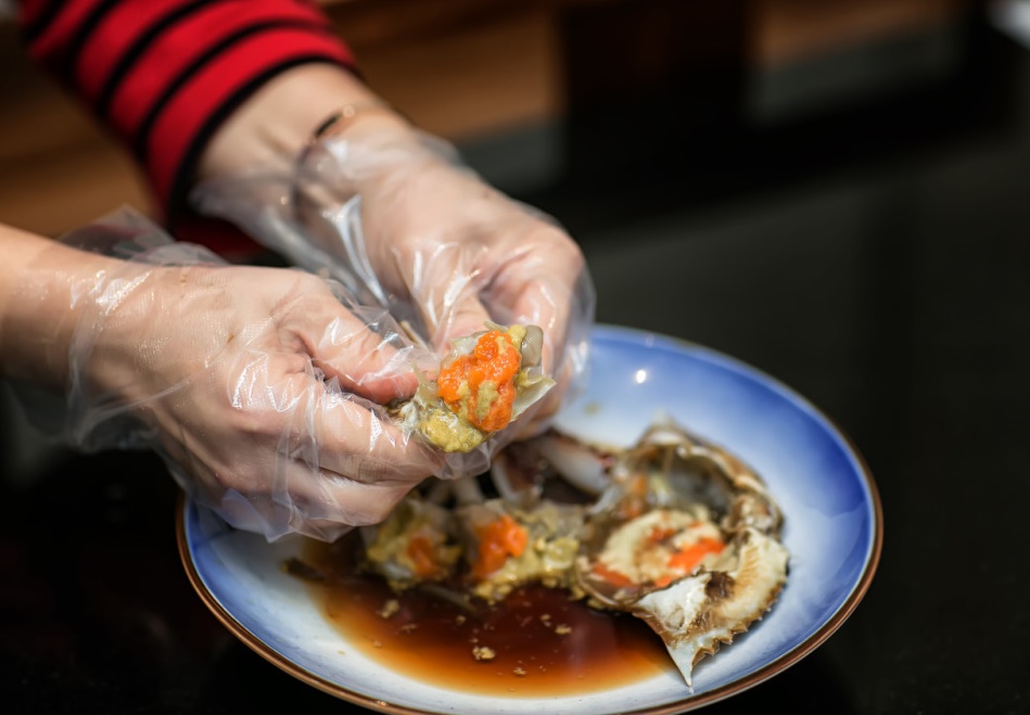 Ran Susa陈年生鱼片与酱油腌蟹套餐