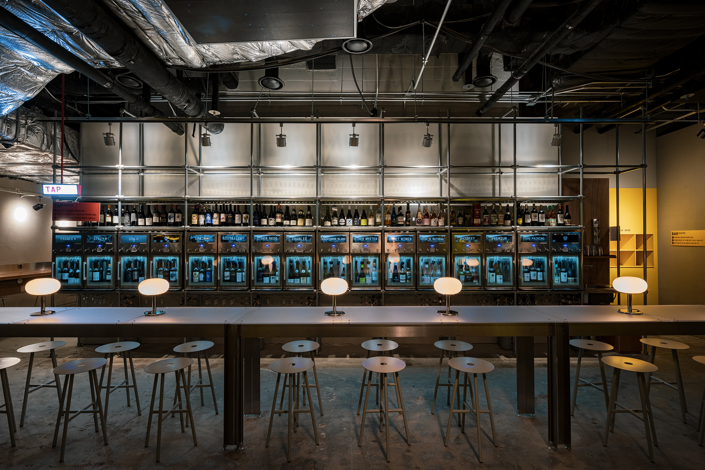 TAP SHOP BAR Duta葡萄酒龙头及小吃