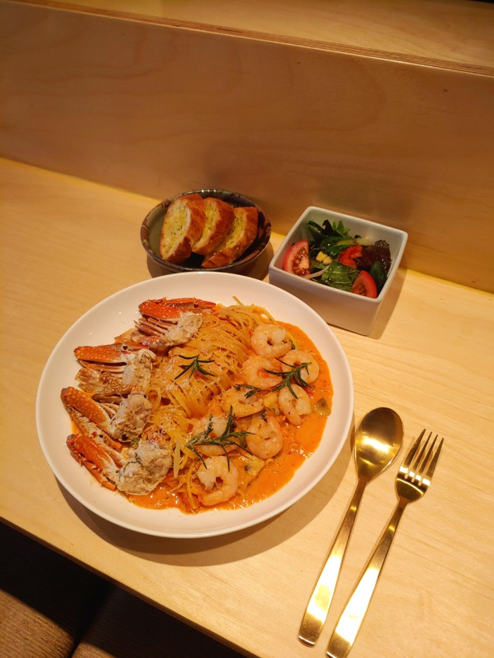 Shinsegye Ohdeng寿司与关东煮蒸汽柜台