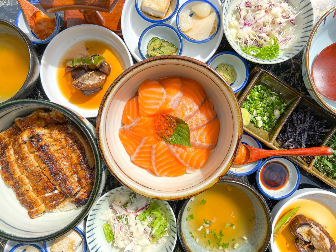Hiro hitsumabushi lacquered eel over rice with condiments