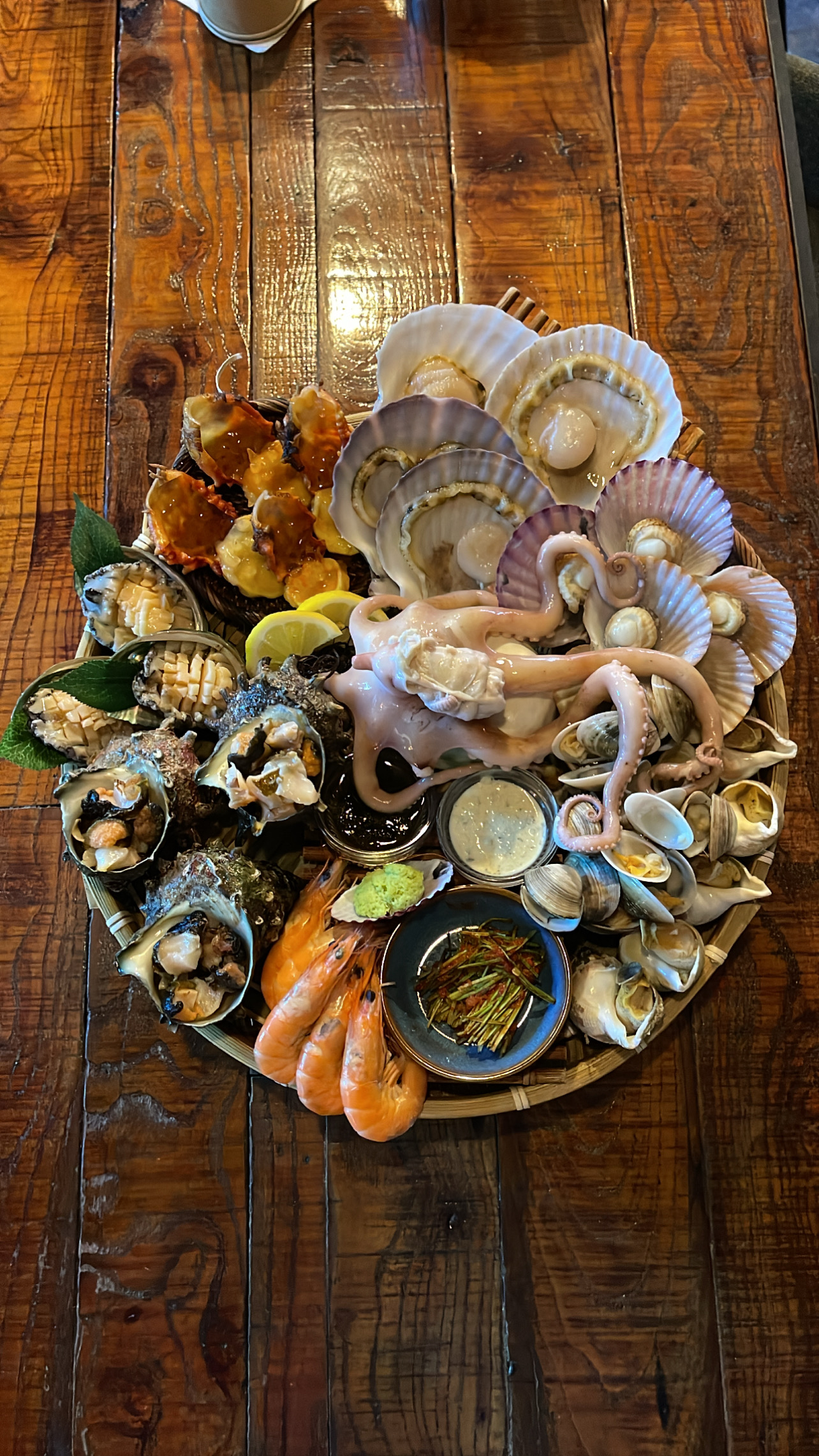 Riverside seafood plates and drinks near the Han River at Dangsan-got