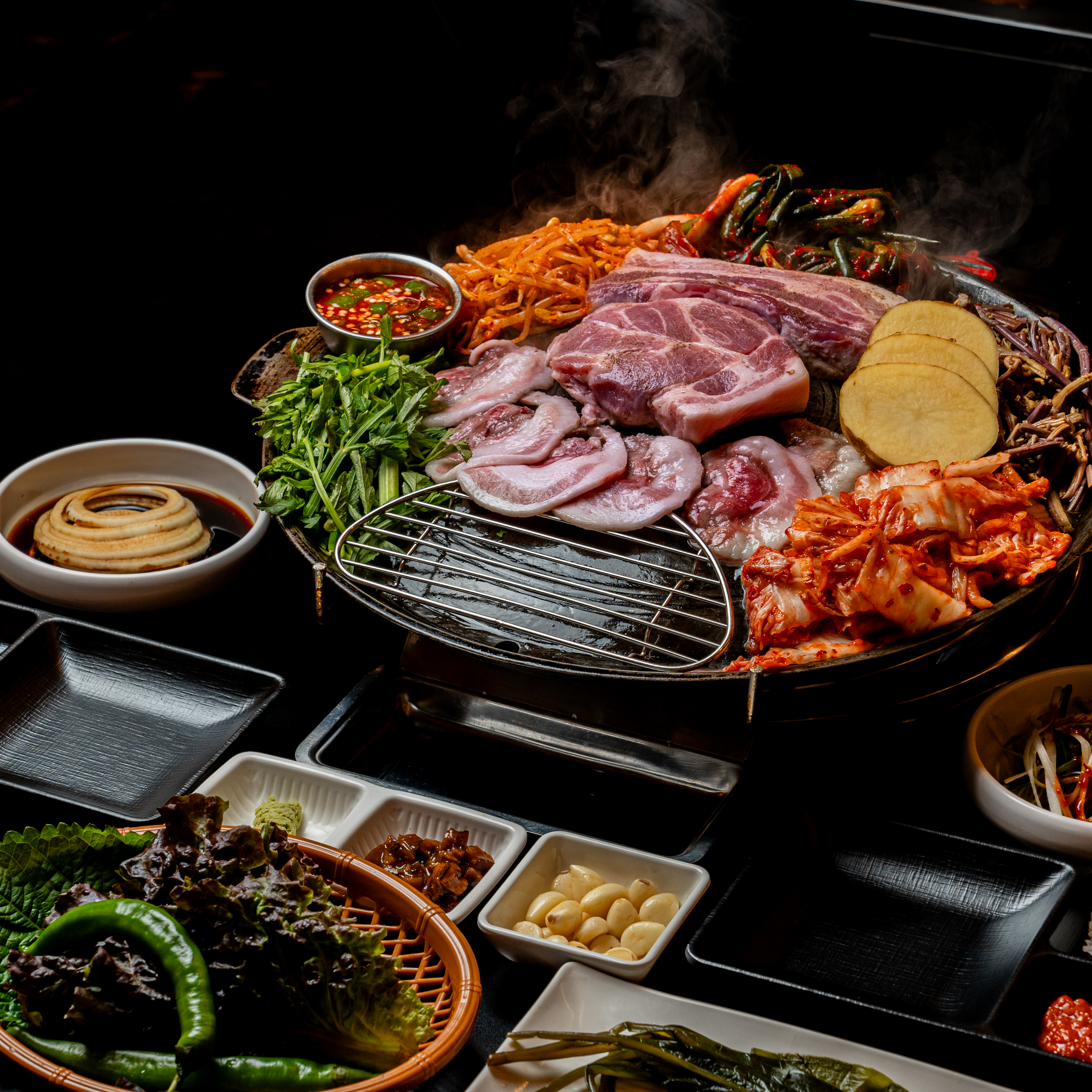 穆淑鍾閣總店整塊豬泡菜鍋及圓頂烤架午餐套餐