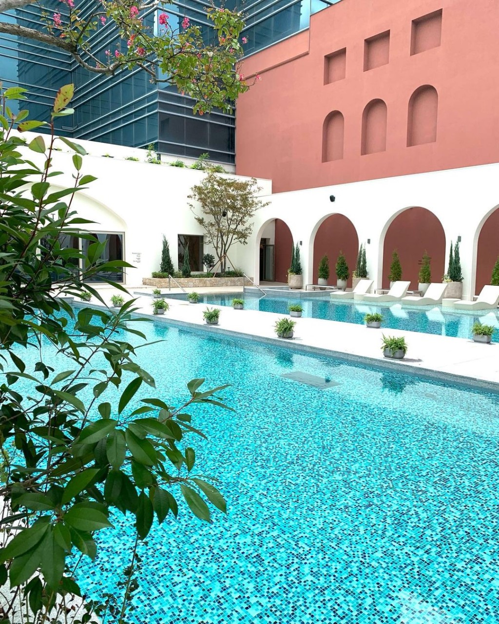 Ib Shiweo-dam 現代酒吧氛圍於Inter-Burgo EXCO