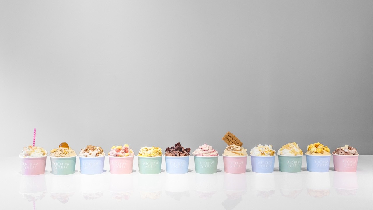 ICE CREAM SOCIETY双球冰淇淋和华夫筒