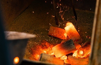 ソーシャロック 金南市場支店—炭火イベリコとワイン、おかずとキムチチゲ