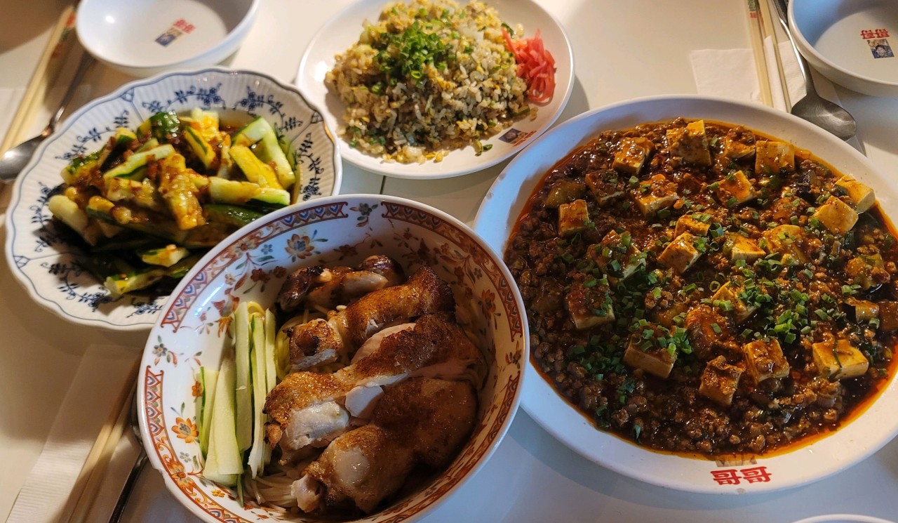 Ggeogeo Yongsan充滿香港風情的餐廳內部