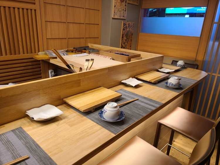 Miho Omakase親密吧台，搭配鮑魚卡士達布丁