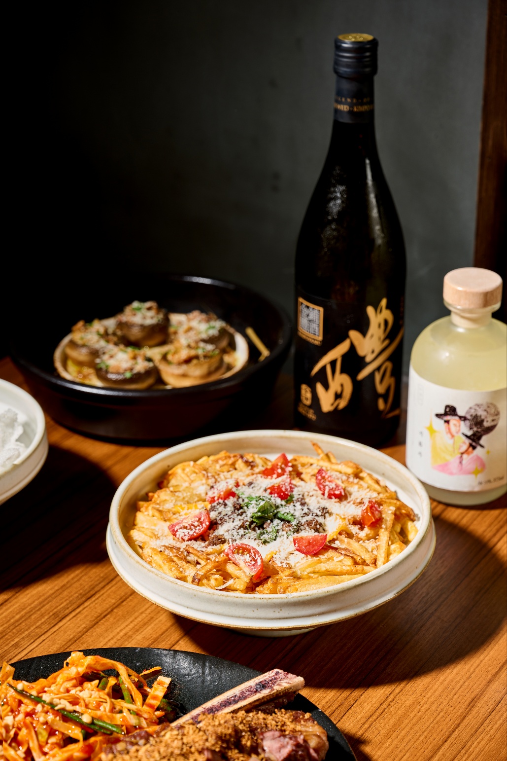 리파인 잠실방이점 傳統酒類與現代下酒菜酒吧