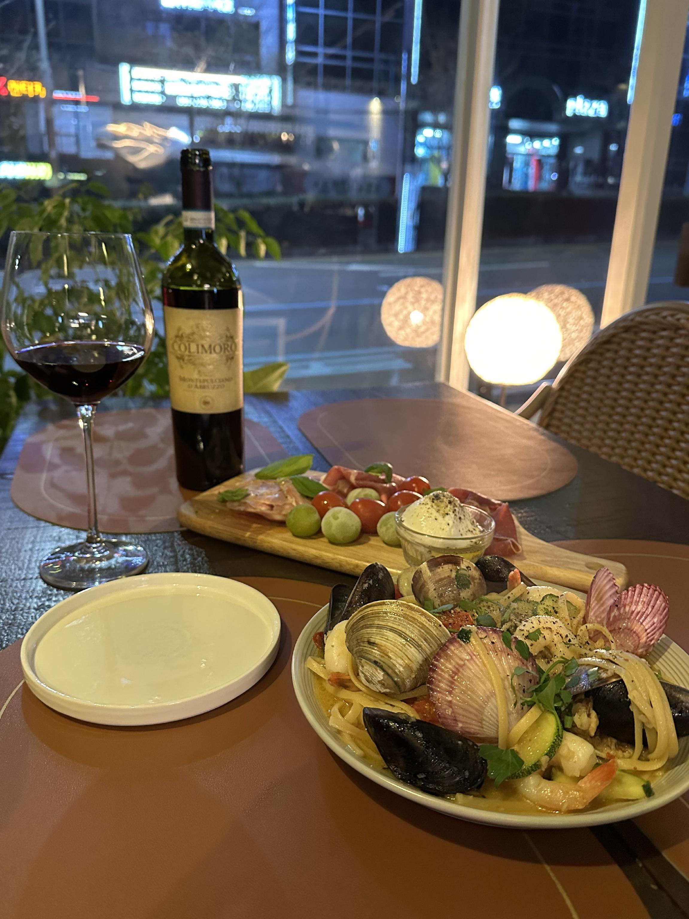 Pizzeria gotgan 特色卡諾托披薩帶炭烤脆皮