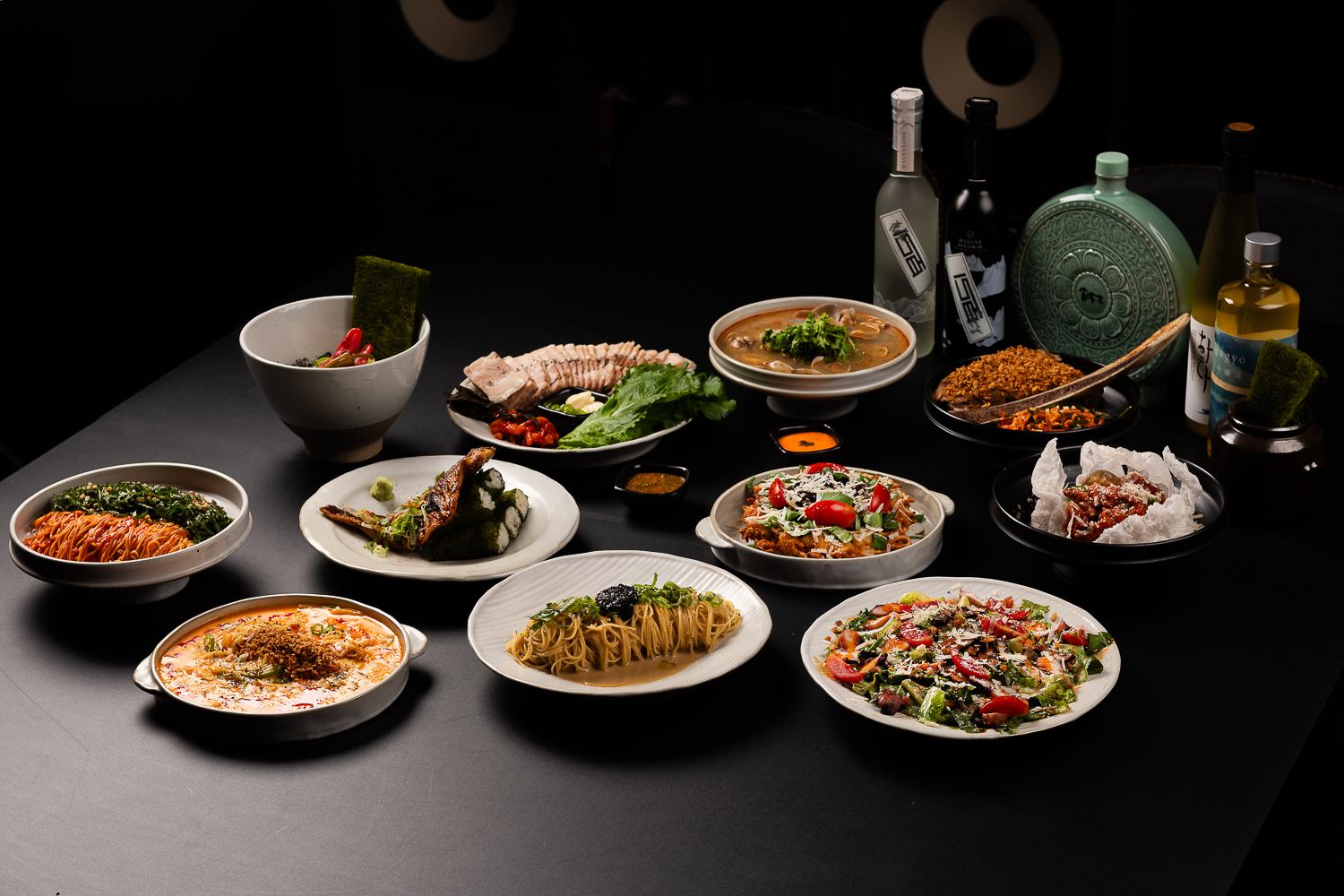 Refine ソウル大学店のハイボールと韓国風小皿料理