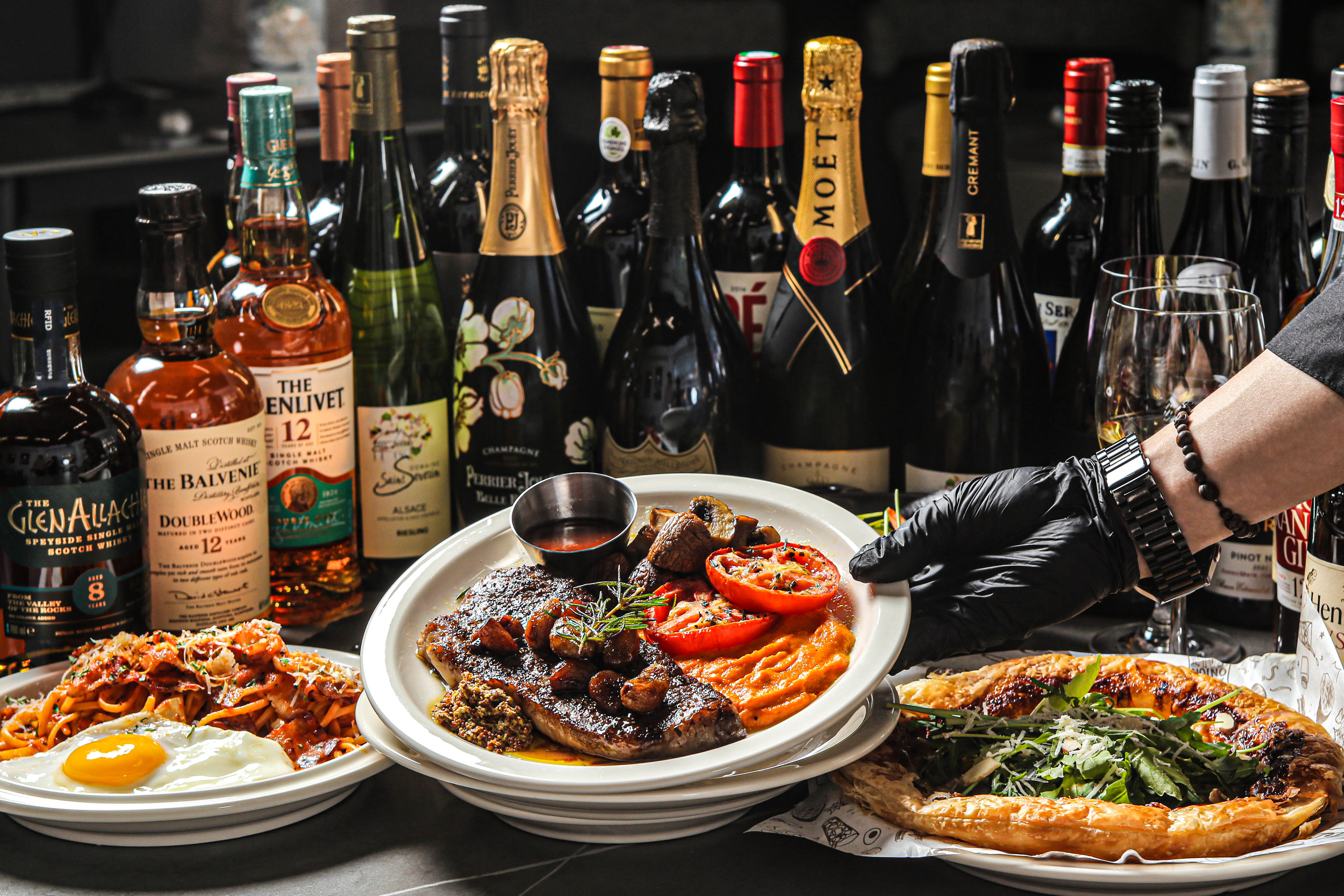 フィセンシオ ギャラリーダイニングとバング＆オルフセンのリスニングルーム