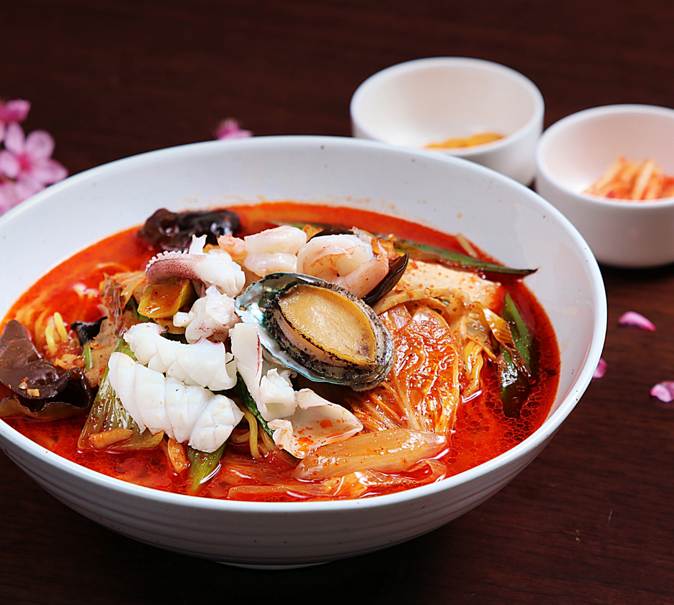 The Annex Hotel Restaurant with lake view in Seogwipo