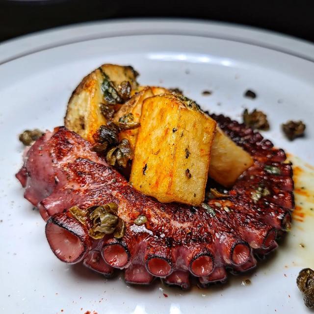 Le Boeuf 牛排套餐搭配葡萄酒，汝矣島