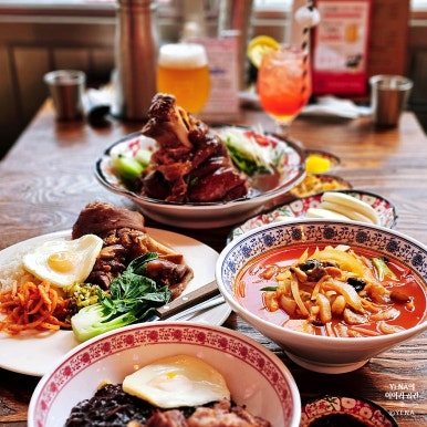 Tiantian’s glossy Dongpo-style pork and hip dining room near Ttukseom