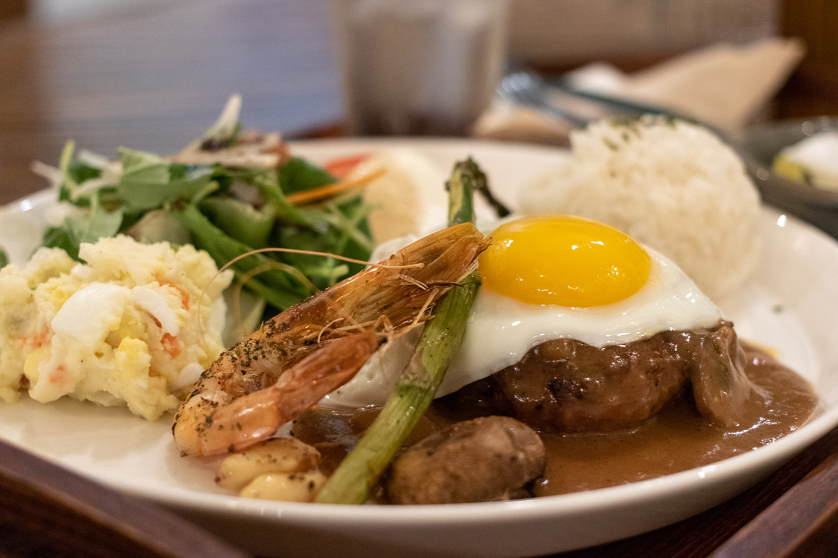 寿営洞にあるパウズビストロの小さな市内庭園