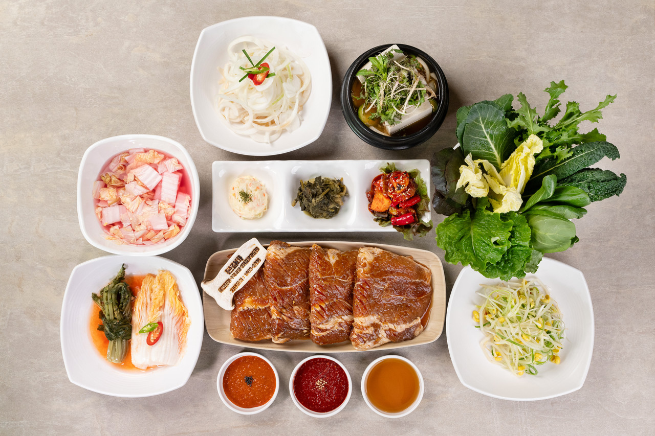 鐘路附近Contact店的炭火醃豬排骨