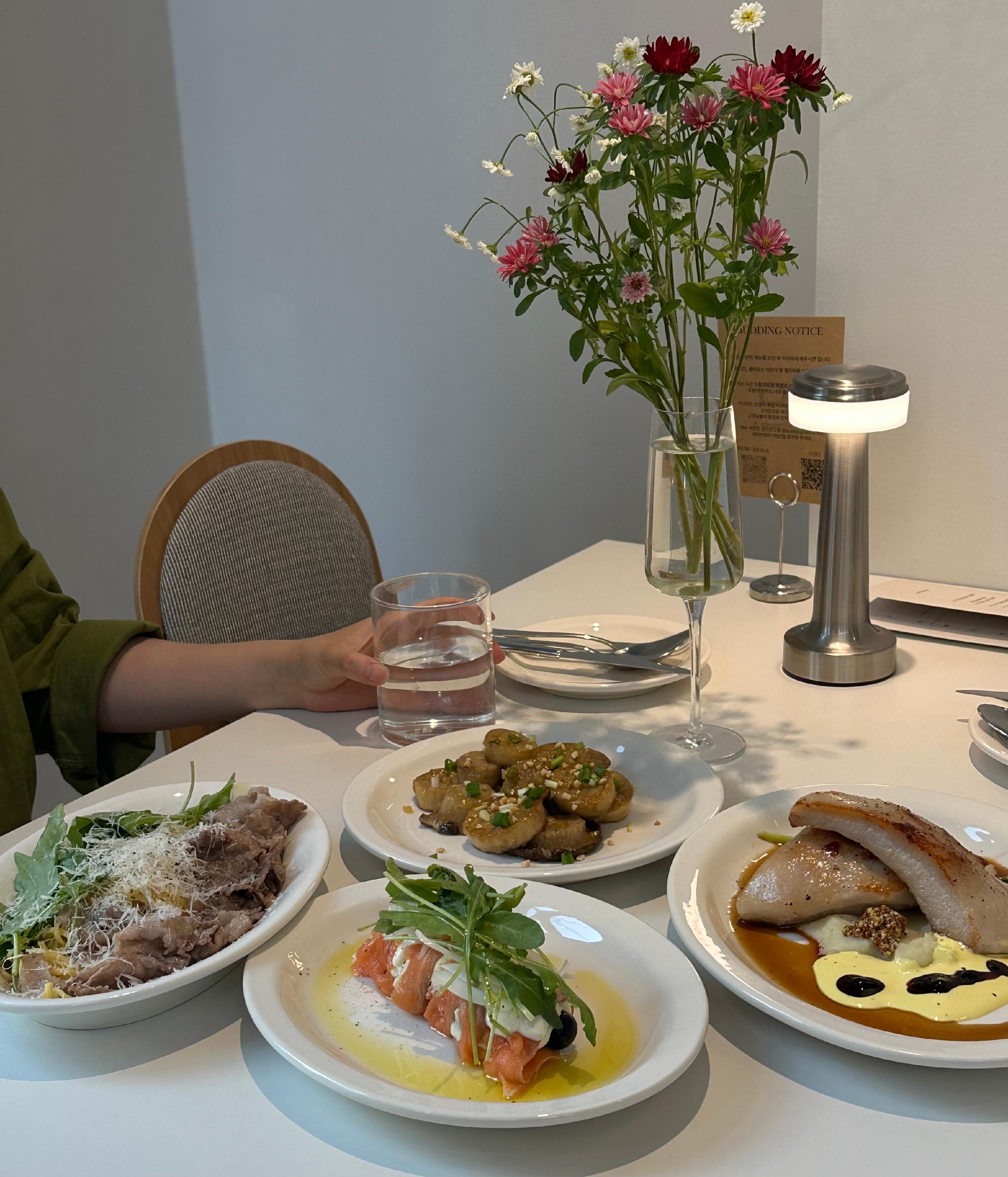 BUDDING cozy brunch and coffee setup in Sillim