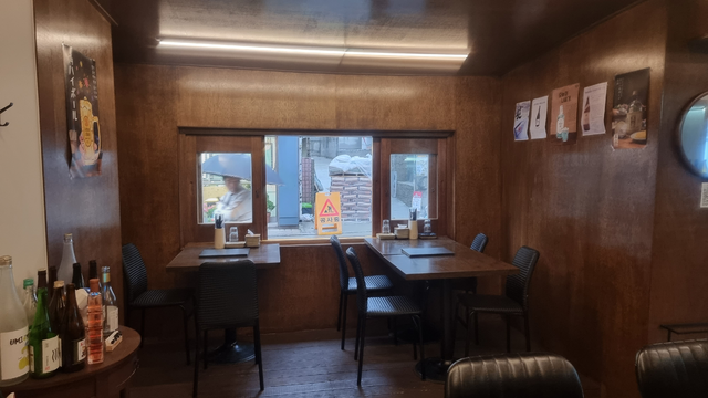 Kunshi small izakaya with sake and snacks