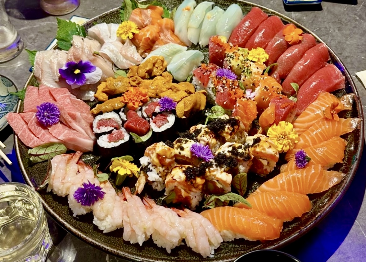 Sushi702美式卷寿司与生鱼片酱料