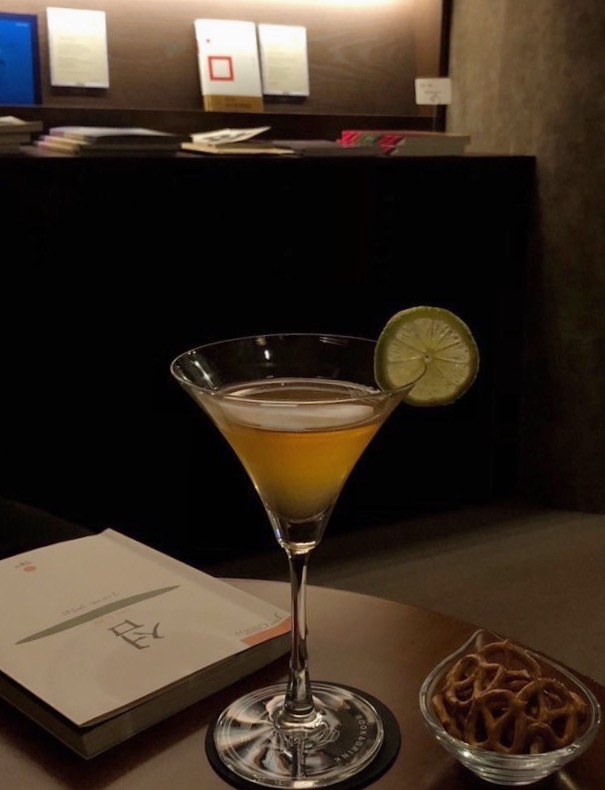 本に囲まれた文学カクテルバー、チョゴ