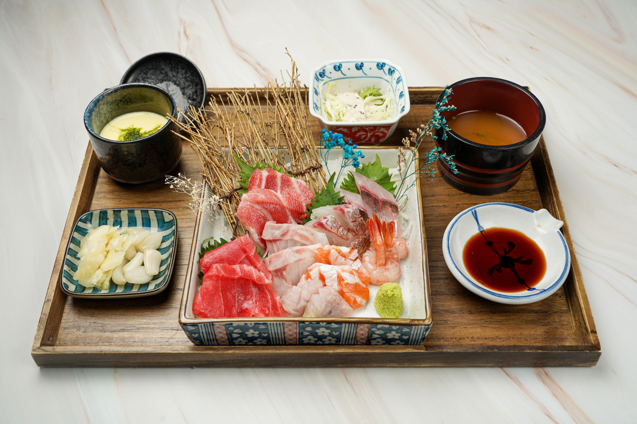 寿司高多样握寿司及日本配菜