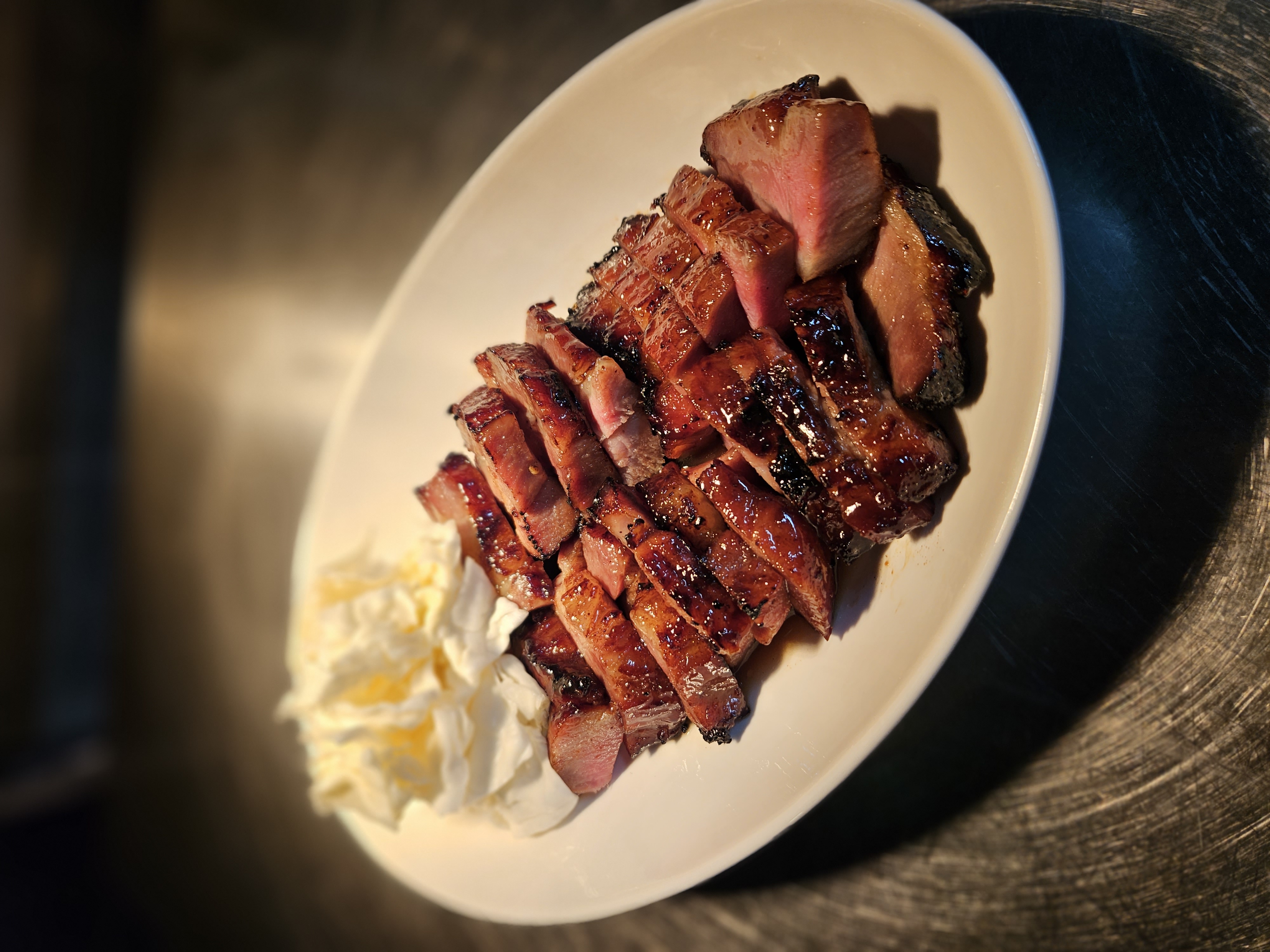 Golden Century聖水的現代廣東料理溫暖燈光表現