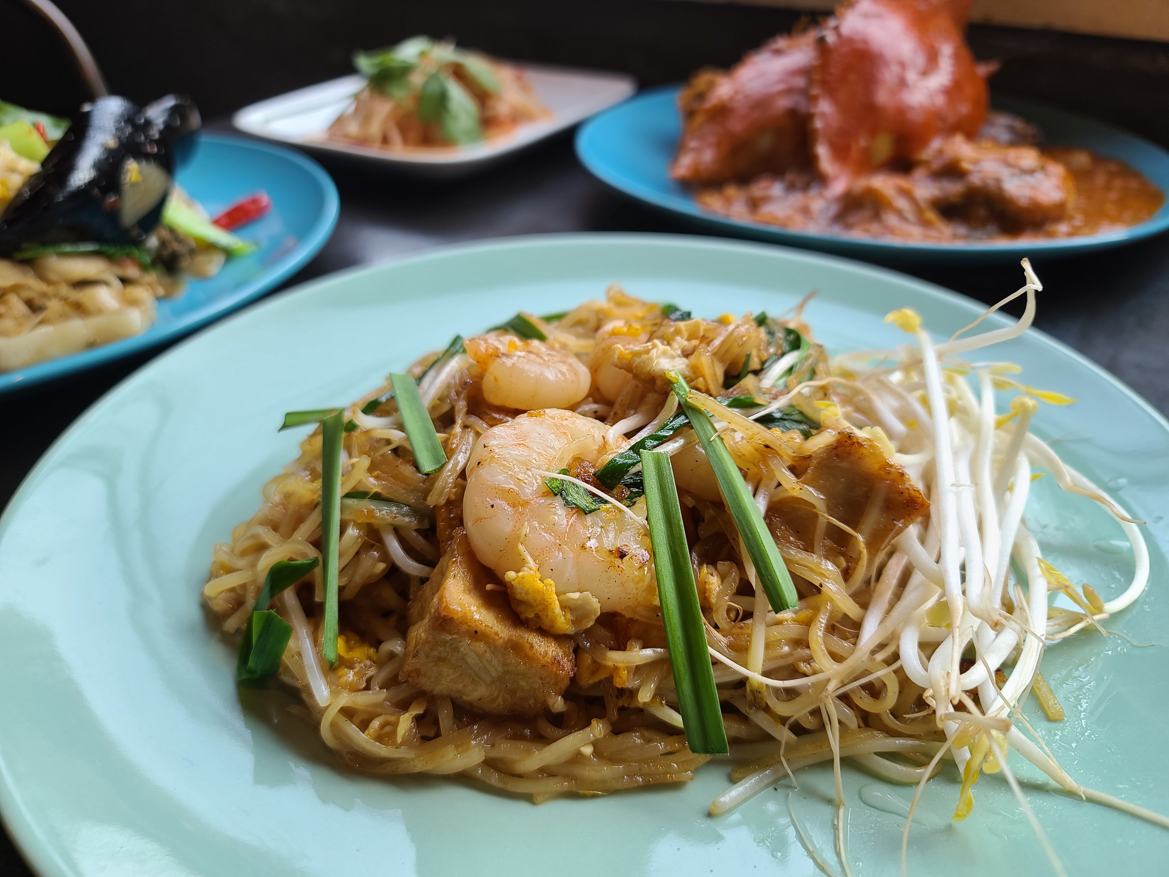 Kaosan casual Thai plates with steaming tom yum