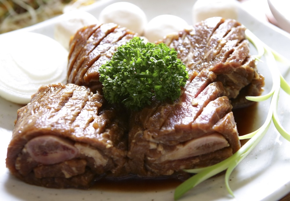 설마중 양재 炭火燒烤牛小排套餐與小菜